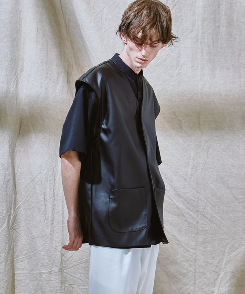 EMMA CLOTHES（エマクローズ）の「シンセティックレザー オーバーサイズ ジレベスト EMMA CLOTHES（ベスト・メンズ・ブラック・FREE）」の7枚目の写真