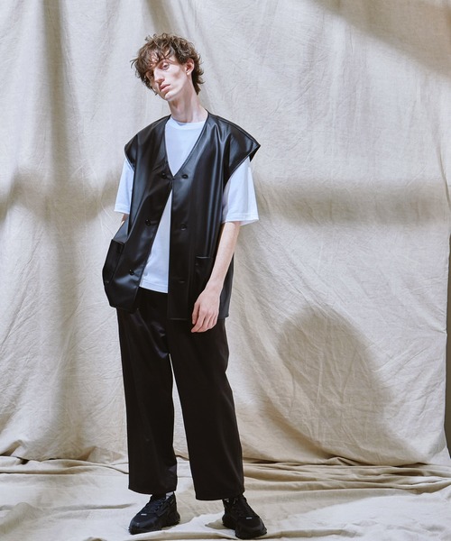 EMMA CLOTHES（エマクローズ）の「シンセティックレザー オーバーサイズ ジレベスト EMMA CLOTHES（ベスト・メンズ・ブラック・FREE）」の9枚目の写真