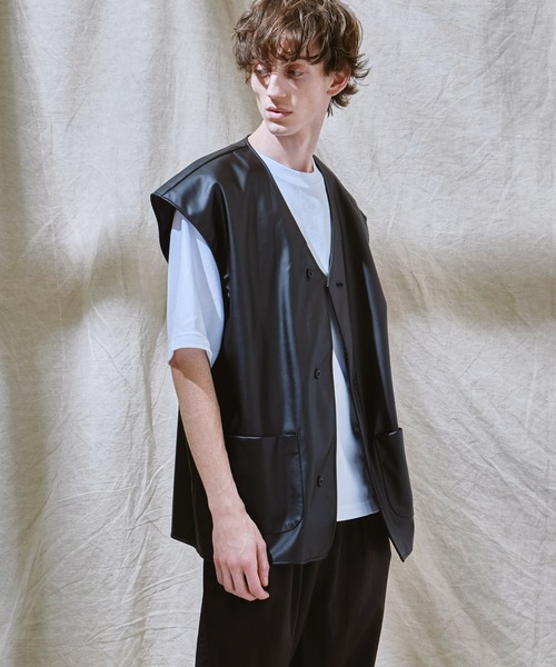 EMMA CLOTHES（エマクローズ）の「シンセティックレザー オーバーサイズ ジレベスト EMMA CLOTHES（ベスト・メンズ・ブラック・FREE）」の10枚目の写真