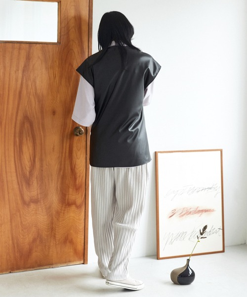 EMMA CLOTHES（エマクローズ）の「シンセティックレザー オーバーサイズ ジレベスト EMMA CLOTHES（ベスト・メンズ・ブラック・FREE）」の20枚目の写真