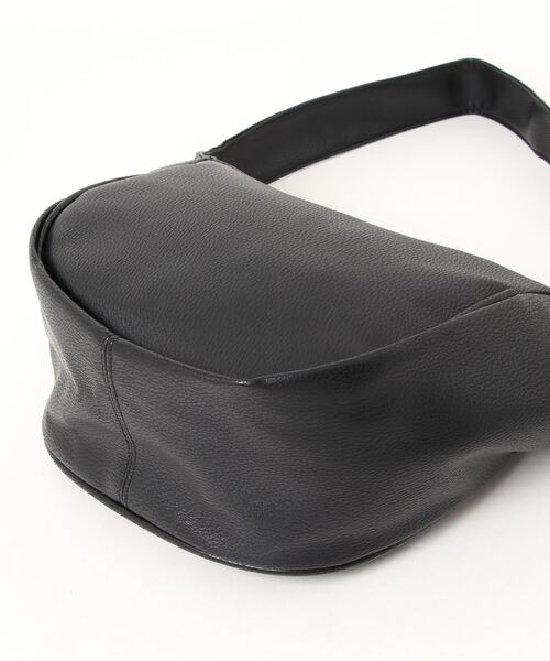 florist（フローリスト）の「ワイドストラップかまぼこショルダーバッグ（ショルダーバッグ・レディース・ホワイト/ブラック・FREE）」の11枚目の写真