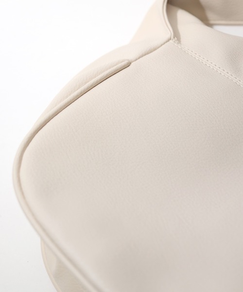 florist（フローリスト）の「ワイドストラップかまぼこショルダーバッグ（ショルダーバッグ・レディース・ホワイト/ブラック・FREE）」の4枚目の写真