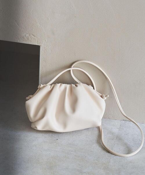 coen(コーエン)の「ガマグチギャザーショルダーバッグ(ショルダーバッグ・レディース・オフホワイト/ブラウン/ブラック・FREE)」の4枚目の写真