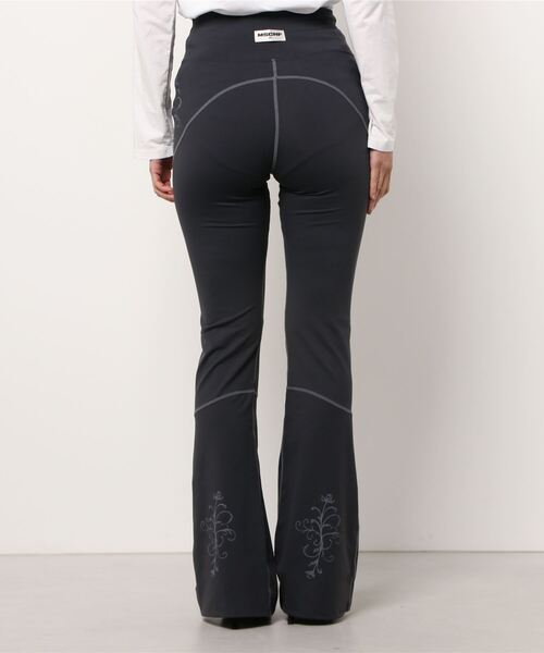 MSCHF(ミスチーフ)の「PROJECT MAGO_ORCHID FLARED LEGGINGS(その他パンツ・レディース・チャコール・S/M)」の6枚目の写真