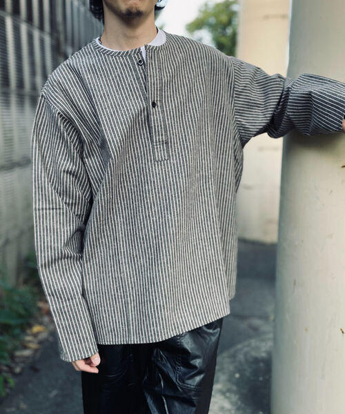 GLOSTER（グロスター）の「【GLOSTER/グロスター】ミリタリースリーピングシャツ ロングスリーブ（Tシャツ/カットソー・メンズ・ブラック/オフホワイト/グレー系その他/オリーブ/ブルー系その他・MEDIUM/LARGE）」の4枚目の写真