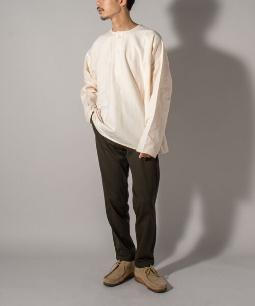 GLOSTER（グロスター）の「【GLOSTER/グロスター】ミリタリースリーピングシャツ ロングスリーブ（Tシャツ/カットソー・メンズ・ブラック/オフホワイト/グレー系その他/オリーブ/ブルー系その他・MEDIUM/LARGE）」の14枚目の写真