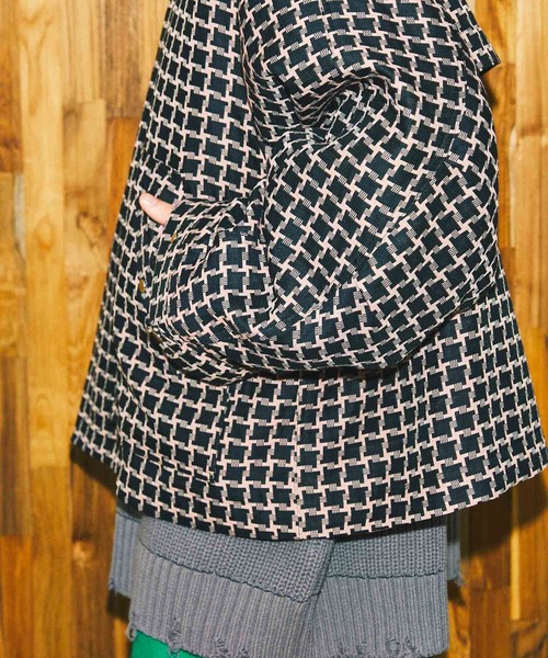 MAISON SPECIAL（メゾンスペシャル）の「《ユニセックスアイテム》ハウンドトゥースオリジナルジャガードプライムオーバーショートモッズブルゾン 【MAISON SPECIAL/メゾンスペシャル】（ブルゾン・メンズ・オフホワイト/ピンク・1/2）」の4枚目の写真