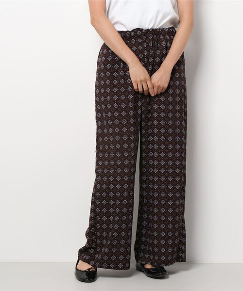 HONEYSUCKLE ROSE（ハニーサックルローズ）の「【HONEYSUCKLE ROSE】柄プリントイージー（その他パンツ・レディース・ブラック×レッド/オレンジ/ダークブラウン/ブラック×ホワイト/ベージュ/グリーン/ホワイト×カーキブラウン/ブラウン・L）」の5枚目の写真