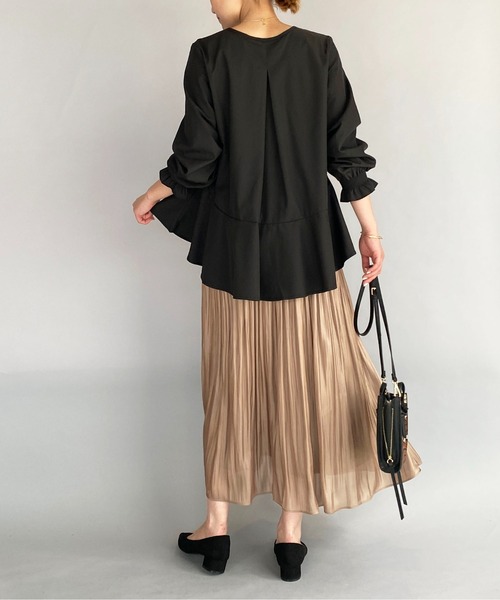 PICCIN（ピッチン）の「袖シャーリング裾フレアーブラウス（シャツ/ブラウス・レディース・ブラック/ネイビー/チェリーピンク・M）」の8枚目の写真