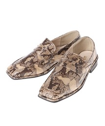 スクエアトゥヒールローファー