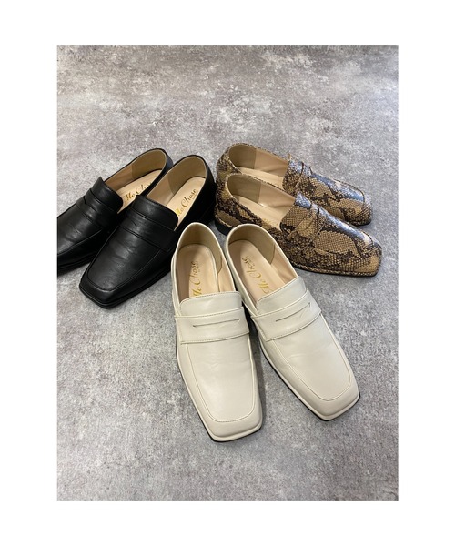 INGNI（イング）の「スクエアトゥヒールローファー（ローファー・レディース・ブラック/アイボリー/パイソン・M）」の2枚目の写真