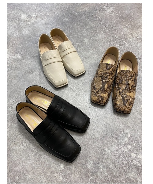 INGNI（イング）の「スクエアトゥヒールローファー（ローファー・レディース・ブラック/アイボリー/パイソン・M）」の3枚目の写真