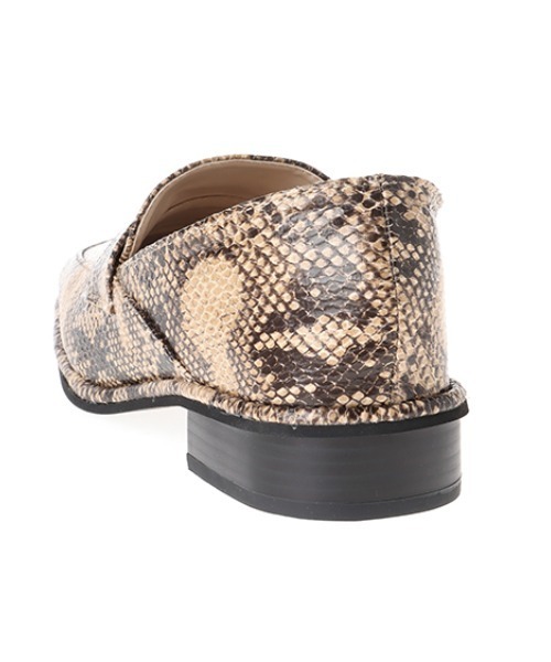 INGNI（イング）の「スクエアトゥヒールローファー（ローファー・レディース・ブラック/アイボリー/パイソン・M）」の7枚目の写真