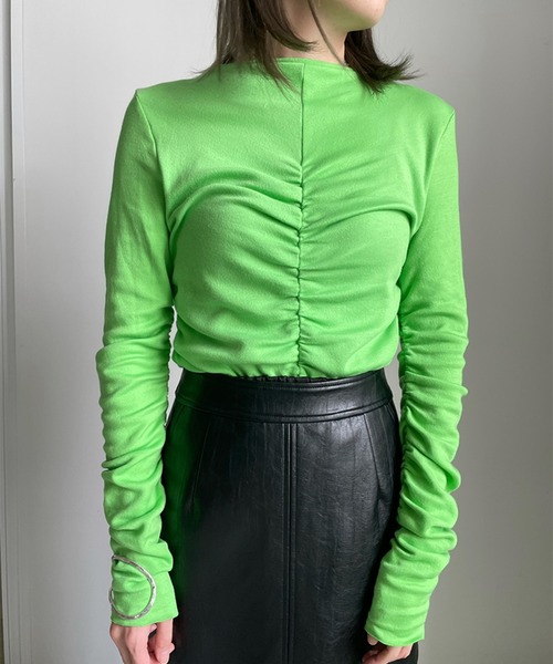 Ameri(アメリ)の「GATHER TIGHT CUT TOP(Tシャツ/カットソー・レディース・ブラック/イエロー/グリーン・SMALL/MEDIUM)」の3枚目の写真