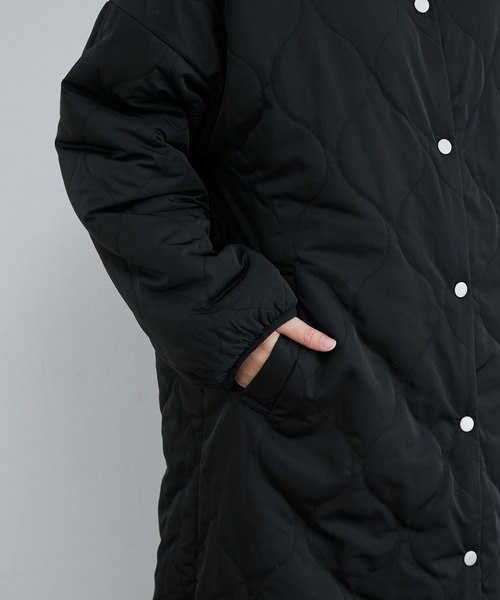 vis-`a-vis（ビサビ）の「【WEB限定】リバーシブルで着られる！ボア＆キルティングロング丈ブルゾン（ブルゾン・レディース・ブラック/オフホワイト/カーキ・L/M）」の20枚目の写真