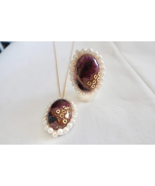 tone(トーン)の「【hazeleyes】2点セット/オーバルパールの刺繍リング&ペンダント【hazeleyes-ヘーゼルアイズ】(MA)(リング・レディース・パープル/ブラウン/ピンク・FREE)」の2枚目の写真