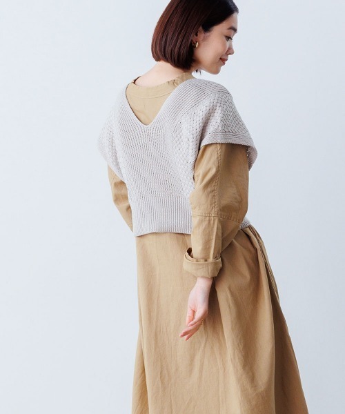 OMNES(オムネス)の「2WAYカシュクールニットベスト(ベスト・レディース・ライトグリーン/ブラウン/ベージュ/ブラック・FREE)」の16枚目の写真