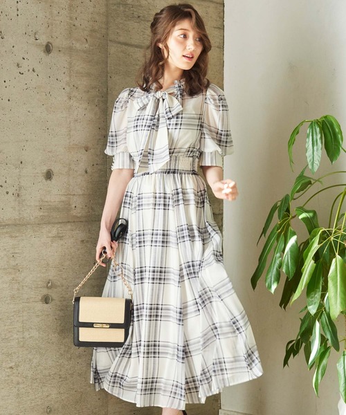 NOELA(ノエラ)の「【WEB限定カラーあり】シャイニーシアー2WAYワンピース(ワンピース・レディース・オフホワイト/ピンク/ブルー/その他1・S/M)」の4枚目の写真