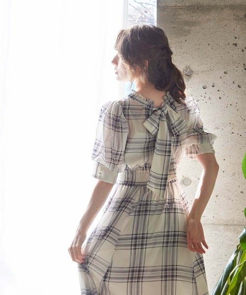 NOELA(ノエラ)の「【WEB限定カラーあり】シャイニーシアー2WAYワンピース(ワンピース・レディース・オフホワイト/ピンク/ブルー/その他1・S/M)」の7枚目の写真