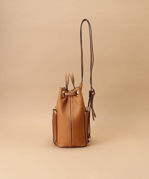 Samantha Thavasa（サマンサタバサ）の「Pomme d'espoir ポムディスポワール ステッチリュック（バックパック/リュック・レディース・ネイビー/キャメル/グレイッシュベージュ・FREE）」の4枚目の写真