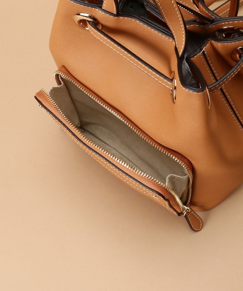 Samantha Thavasa（サマンサタバサ）の「Pomme d'espoir ポムディスポワール ステッチリュック（バックパック/リュック・レディース・ネイビー/キャメル/グレイッシュベージュ・FREE）」の8枚目の写真