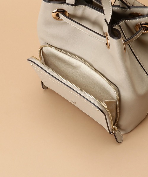 Samantha Thavasa（サマンサタバサ）の「Pomme d'espoir ポムディスポワール ステッチリュック（バックパック/リュック・レディース・ネイビー/キャメル/グレイッシュベージュ・FREE）」の20枚目の写真