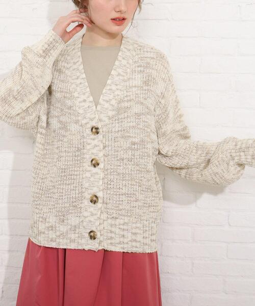 SHOO・LA・RUE（シューラルー）の「◆テープヤーンブレンドVネックカーディガン（カーディガン/ボレロ・レディース・ブルー/グリーン/ナチュラル/アイボリー系4・00）」の3枚目の写真