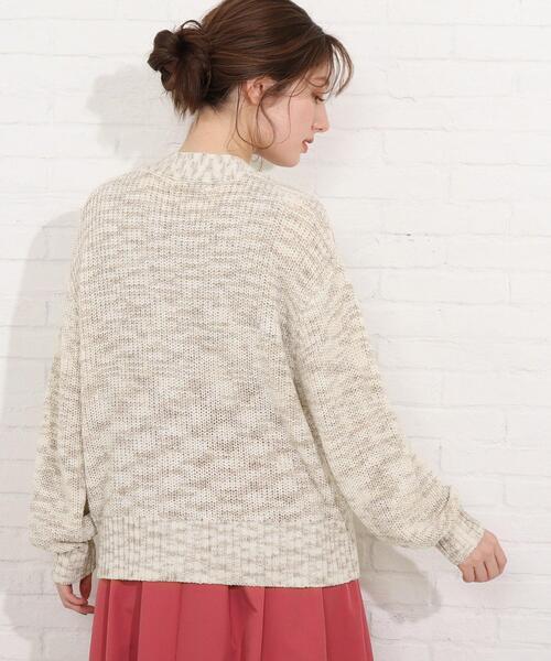 SHOO・LA・RUE（シューラルー）の「◆テープヤーンブレンドVネックカーディガン（カーディガン/ボレロ・レディース・ブルー/グリーン/ナチュラル/アイボリー系4・00）」の5枚目の写真