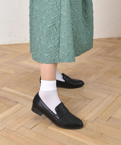 Balancoire(ブランコアール)の「【生活撥水】コインローファー(ローファー・レディース・ブラック/グレイッシュベージュ/ブラック系その他・24.5cm/24.0cm/23.5cm/22.5cm/23.0cm/25.0cm)」の15枚目の写真