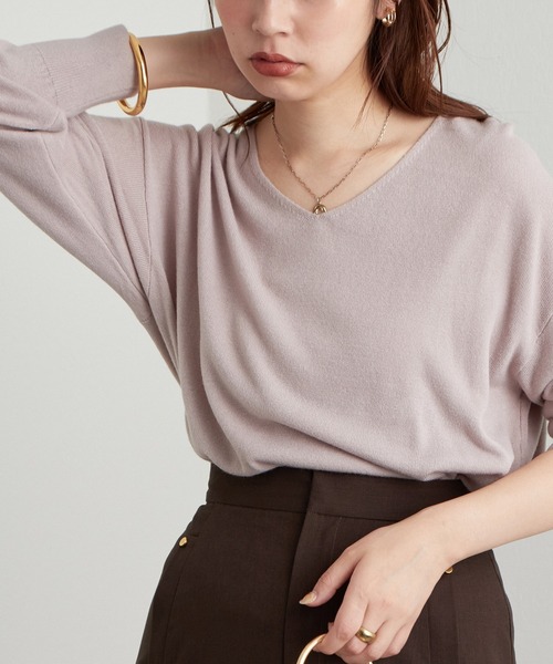 natural couture(ナチュラルクチュール)の「2022AWアイテム/大好評!リバイバルアイテム/プチプラカシミアタッチVネックニット(ニット/セーター・レディース・ブラック/グリーン/オフホワイト/ピンク/ブルー/ベージュ・FREE)」の15枚目の写真
