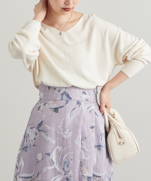 natural couture(ナチュラルクチュール)の「2022AWアイテム/大好評!リバイバルアイテム/プチプラカシミアタッチVネックニット(ニット/セーター・レディース・ブラック/グリーン/オフホワイト/ピンク/ブルー/ベージュ・FREE)」の8枚目の写真