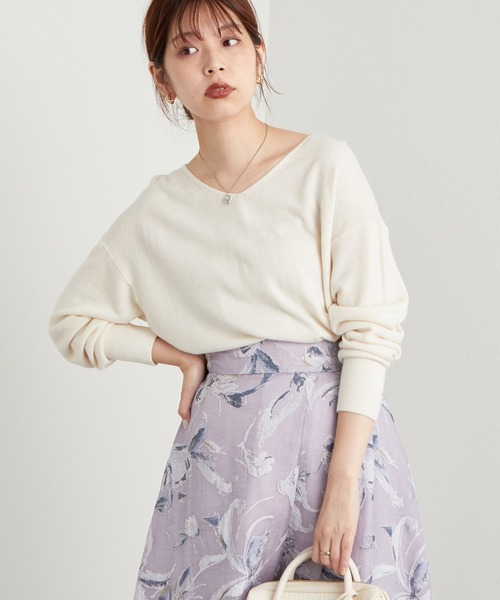 natural couture(ナチュラルクチュール)の「2022AWアイテム/大好評!リバイバルアイテム/プチプラカシミアタッチVネックニット(ニット/セーター・レディース・ブラック/グリーン/オフホワイト/ピンク/ブルー/ベージュ・FREE)」の9枚目の写真