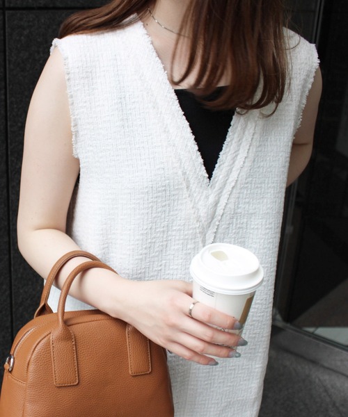 MLI'A(エムリア)の「Vネックベスト(ベスト・レディース・オフホワイト/ホワイト×ブラック/ブラック・M)」の2枚目の写真