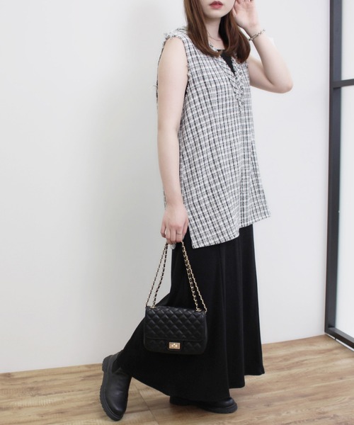 MLI'A(エムリア)の「Vネックベスト(ベスト・レディース・オフホワイト/ホワイト×ブラック/ブラック・M)」の22枚目の写真