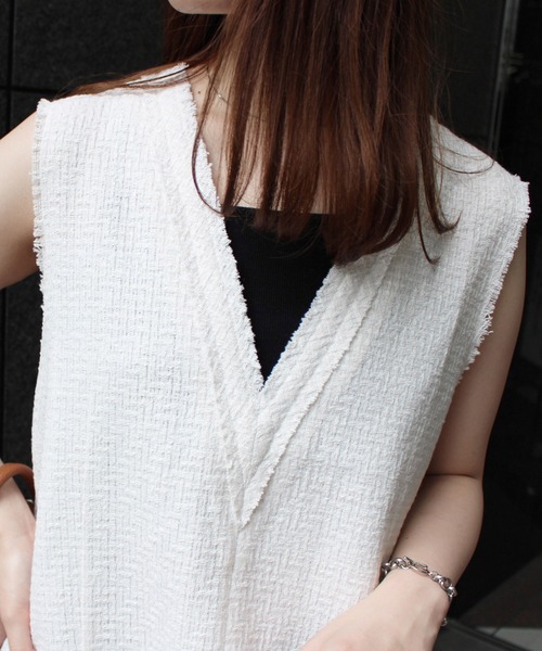 MLI'A(エムリア)の「Vネックベスト(ベスト・レディース・オフホワイト/ホワイト×ブラック/ブラック・M)」の15枚目の写真