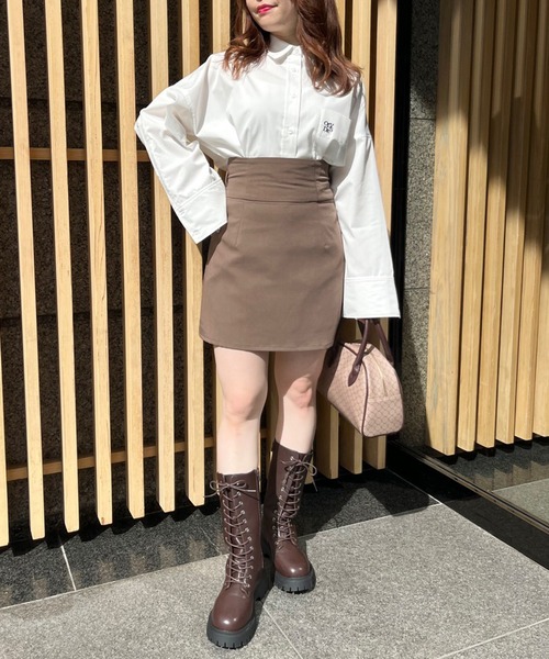 OLIVE des OLIVE(オリーブデオリーブ)の「マントスリーブビッグシャツ(シャツ/ブラウス・レディース・オフホワイト/サックスブルー/ネイビー・FREE)」の4枚目の写真