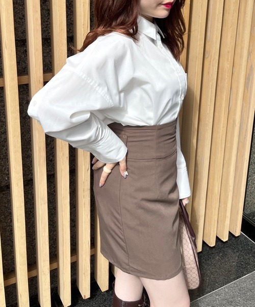 OLIVE des OLIVE(オリーブデオリーブ)の「マントスリーブビッグシャツ(シャツ/ブラウス・レディース・オフホワイト/サックスブルー/ネイビー・FREE)」の7枚目の写真