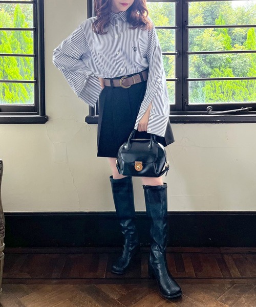 OLIVE des OLIVE(オリーブデオリーブ)の「マントスリーブビッグシャツ(シャツ/ブラウス・レディース・オフホワイト/サックスブルー/ネイビー・FREE)」の11枚目の写真