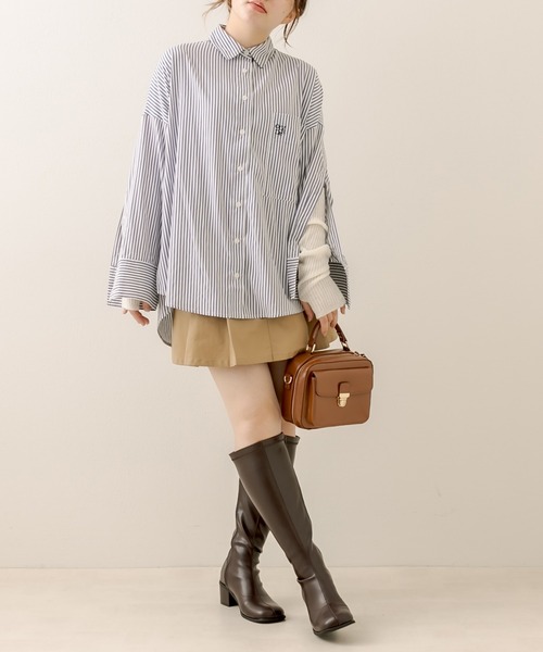 OLIVE des OLIVE(オリーブデオリーブ)の「マントスリーブビッグシャツ(シャツ/ブラウス・レディース・オフホワイト/サックスブルー/ネイビー・FREE)」の13枚目の写真