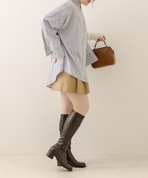 OLIVE des OLIVE(オリーブデオリーブ)の「マントスリーブビッグシャツ(シャツ/ブラウス・レディース・オフホワイト/サックスブルー/ネイビー・FREE)」の14枚目の写真