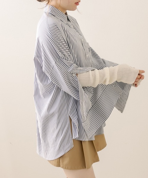 OLIVE des OLIVE(オリーブデオリーブ)の「マントスリーブビッグシャツ(シャツ/ブラウス・レディース・オフホワイト/サックスブルー/ネイビー・FREE)」の17枚目の写真