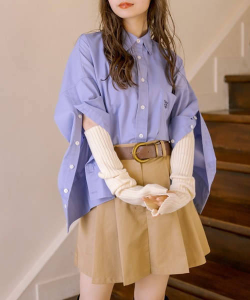 OLIVE des OLIVE(オリーブデオリーブ)の「マントスリーブビッグシャツ(シャツ/ブラウス・レディース・オフホワイト/サックスブルー/ネイビー・FREE)」の22枚目の写真