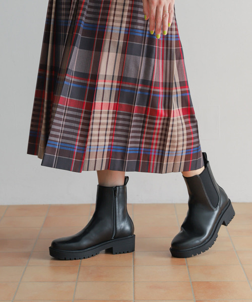 URBAN RESEARCH DOORS（アーバンリサーチドアーズ）の「トラックソールサイドゴアブーツ（ブーツ・レディース・ブラック・37/38/36）」の3枚目の写真