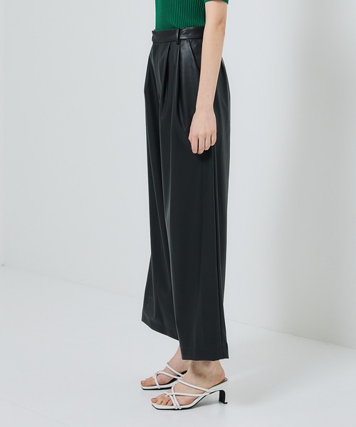 city（シティ）の「【CITY】ソフトレザーライクワイドパンツ[洗える]（その他パンツ・レディース・ブラック/アイボリー・1/2）」の8枚目の写真