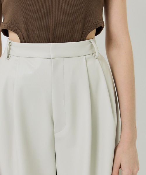 city（シティ）の「【CITY】ソフトレザーライクワイドパンツ[洗える]（その他パンツ・レディース・ブラック/アイボリー・1/2）」の15枚目の写真