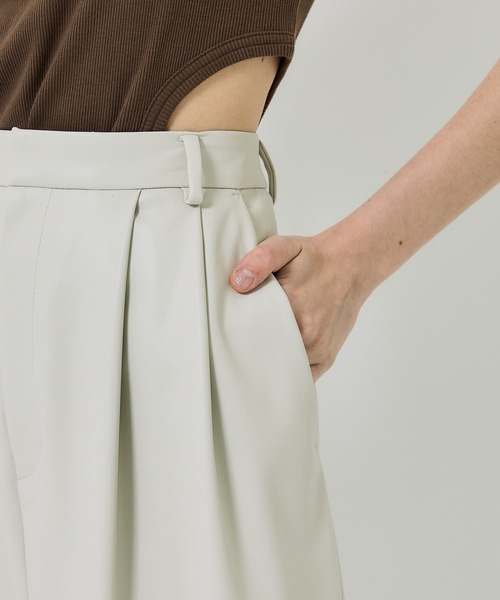 city（シティ）の「【CITY】ソフトレザーライクワイドパンツ[洗える]（その他パンツ・レディース・ブラック/アイボリー・1/2）」の14枚目の写真