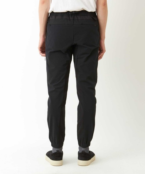 WHITE MOUNTAINEERING(ホワイトマウンテニアリング)の「【White Mountaineering / ホワイトマウンテニアリング】TECH NYLON FLEECE SLIM PANTS / テックナイロンフリーススリムパンツ(その他パンツ・メンズ・ブラック・2/1)」の4枚目の写真
