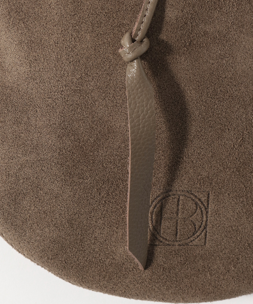 hobo（ホーボー）の「【hobo/ホーボー】DRAWSTRING POUCH FIDLOCK(R) BUCKLE（ショルダーバッグ・メンズ・ブラック/ベージュ系その他・FREE）」の6枚目の写真