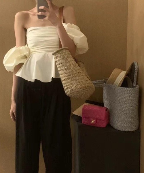 deux amour(ドゥーザムール)の「オフショルクロップドフレアブラウス(シャツ/ブラウス・レディース・ホワイト/グレー・FREE)」の9枚目の写真