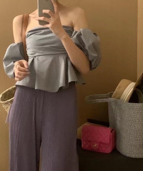 deux amour(ドゥーザムール)の「オフショルクロップドフレアブラウス(シャツ/ブラウス・レディース・ホワイト/グレー・FREE)」の12枚目の写真